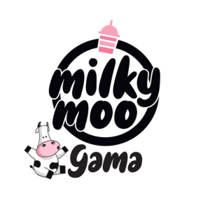 Milky Moo Gama, desenho da logo em circulo na cor preta letras pretas com o nome Milky moo Gama uma vaquinha malhada cor branca manchas pretas focinho rosa