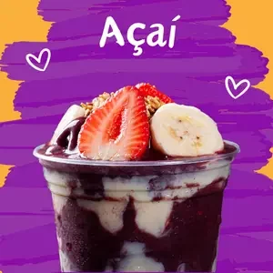 Açaí e sorveterias do Gama, um copo grande de açaí com morangos, banana e coberturas