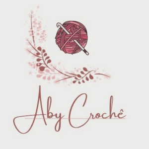 Aby croche, imagem da logo com fundo em rosa claro,rolo de lã com agulha espetada e o nome Aby crochê em letras desenhadas e delicadas